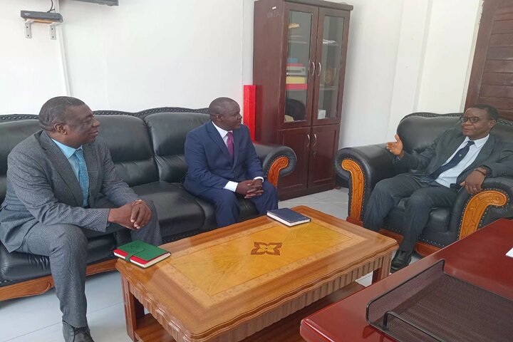 Vice Chancellor talking to the newly appointed Minister of Green Economy